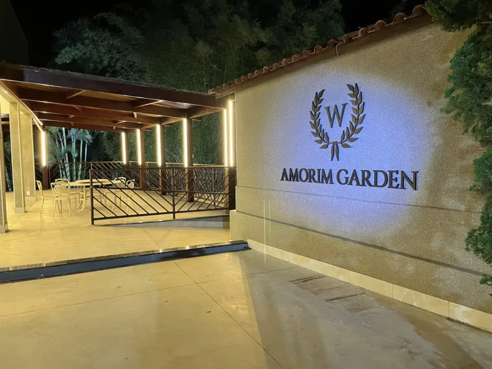 Entrada principal do salão Amorim Garden Eventos